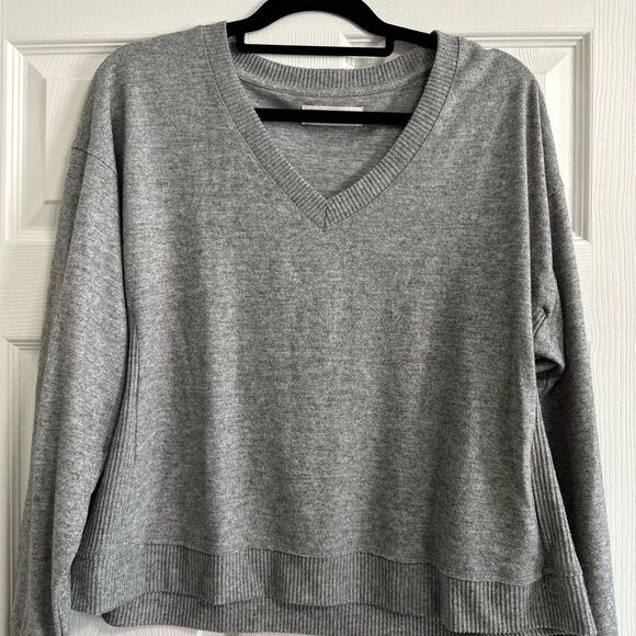 Lucky Brand Gray V-Neck Sweater Relaxed Fit - Picture 1 of 2